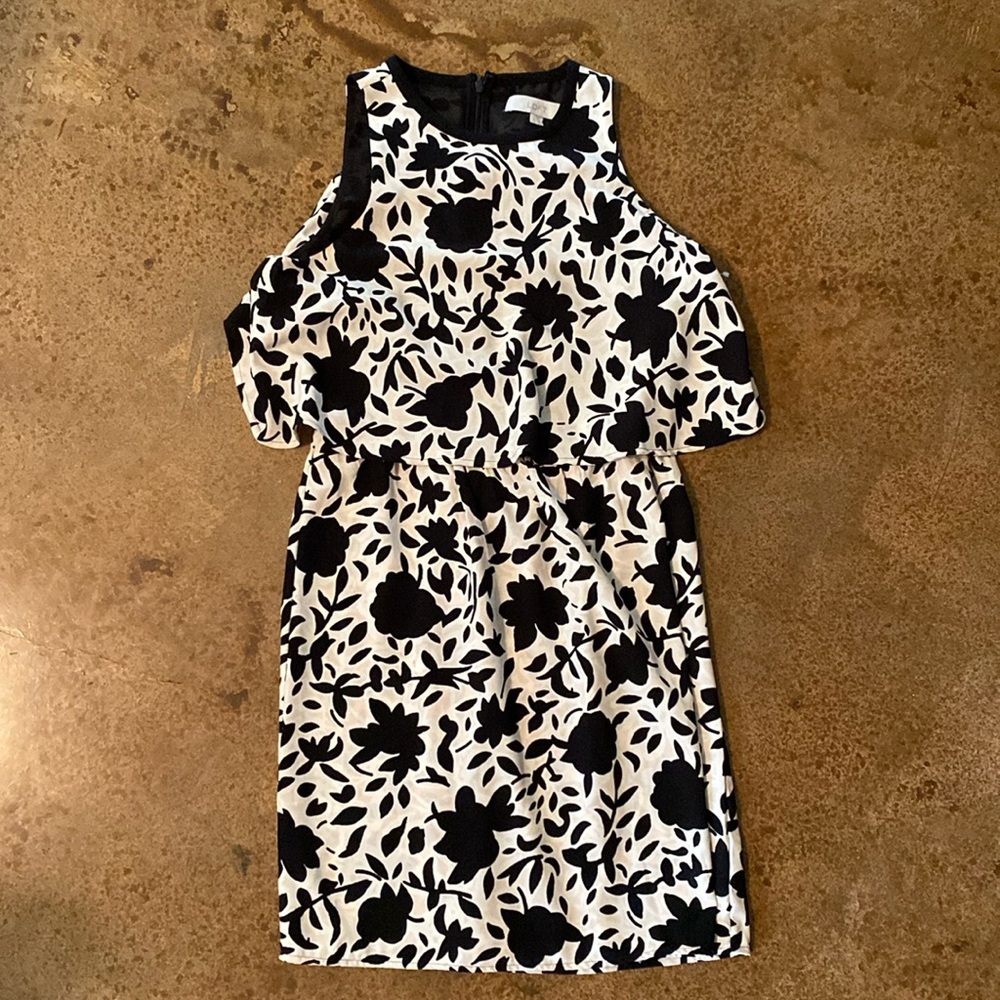 Ann Taylor Loft black and white floral layered flowy tier sleeveless‎ mini dress